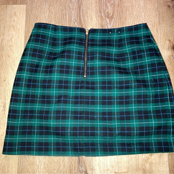 Old Navy Green and Black Plaid Mini Skirt Size 4 | Preppy Flannel Holiday Y2K - Picture 4 of 10